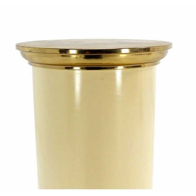 Mid 20th Century Pair Brass and White Beige Lacquered Wood Round Pedestals Table Bases Stands For Sale - Image 5 of 8