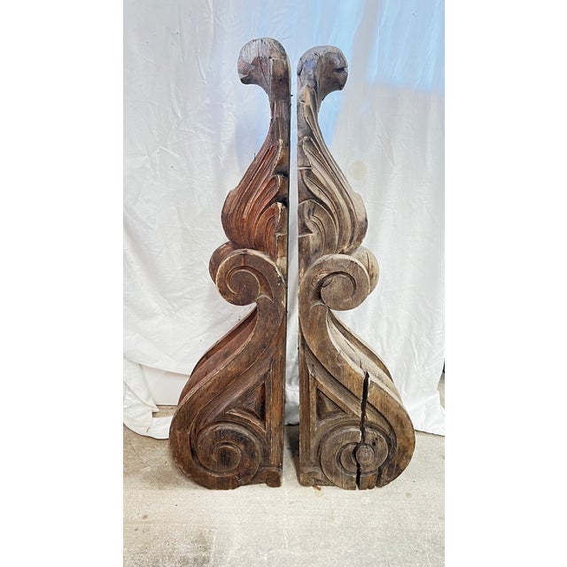 Rustic European Pair of Tall Antique Wooden Corbels With Acanthus Leaf & Scroll Motifs For Sale - Image 3 of 11