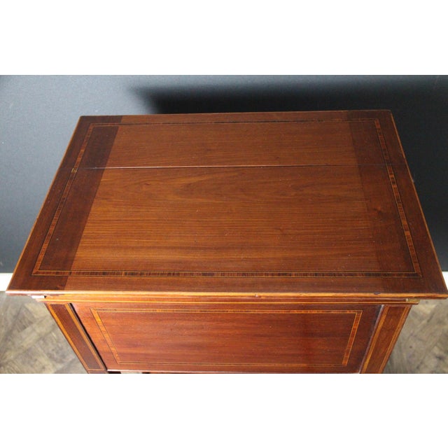 1920s Art Deco Maple Automatic Apartment Bar with Crystal Decanters from Baccarat, 1920s, Set of 17 For Sale - Image 5 of 18