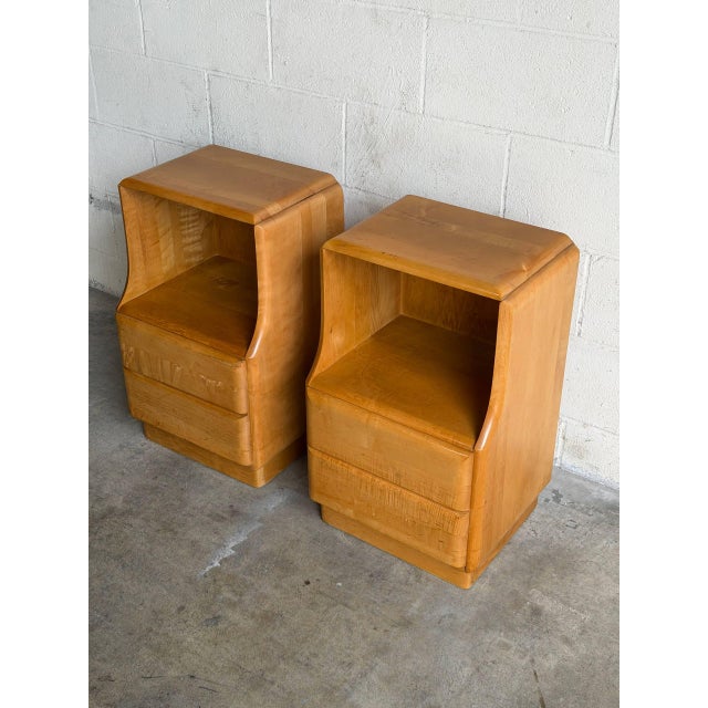 Mid-Century Modern Pair of Heywood-Wakefield Maple Nightstands Sculptural Solid Wood Bedroom Bedside Tables Mid-Century Modern 1950s For Sale - Image 3 of 10