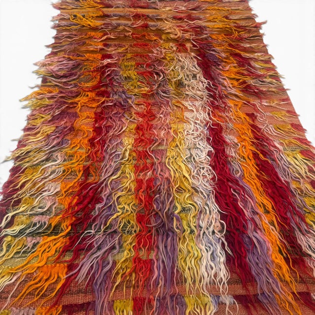 This vintage Filikli Tulu rug from Konya, approximately 80 years old, highlights the beauty of simplicity through texture...