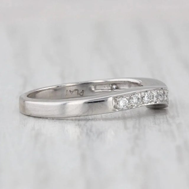 Modern 0.25ctw Contoured Diamond Wedding Band Platinum Size 5.25 Guard Anniversary Ring For Sale - Image 3 of 8