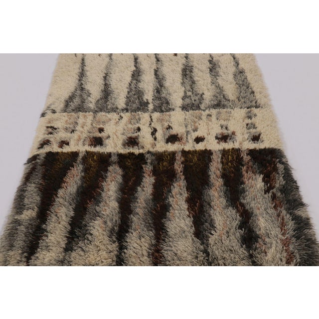 Rug & Kilim Vintage Swedish Rya Rug With Gray and Beige Geometric Spire Design - Rug & Kilim For Sale - Image 4 of 9