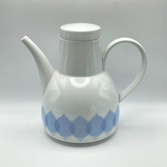 Bjorn Wiinblad Vintage Bjorn Wiinblad “Lotus Azure” for Rosenthal Studio-Line Coffee & Dessert Service for 12: Complete 40-Piece Set For Sale - Image 4 of 18