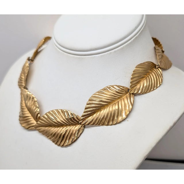 Mid-Century Modern Vintage 1982 Signed Napier Goldtone Textured Leaves Collar Necklace For Sale - Image 3 of 8