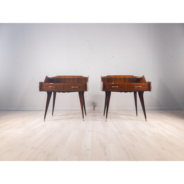 Pair of Italian bedside tables dating from the 1950s, characterized by refined construction and a particularly well-...