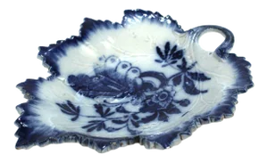 Antique 19th Century English Porcelain Leaf Pickle Dish