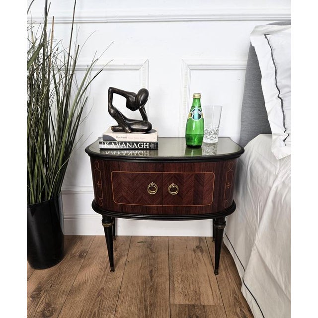 Mid-Century Modern Italian Walnut and Glass Bedside Tables, 1950s, Set of 2 For Sale - Image 3 of 10