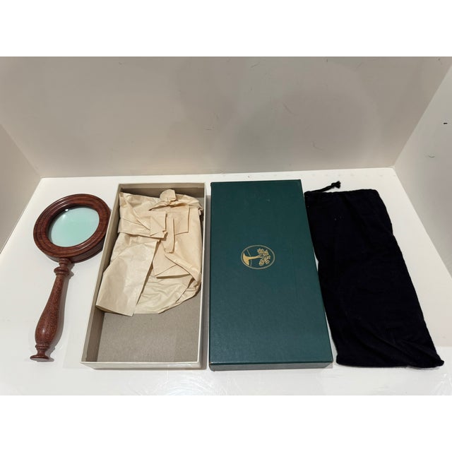 Levenger Wooden Handheld Magnifying Glass W/ Box – Vintage Reader’s Desk Loupe For Sale In Atlanta - Image 6 of 9