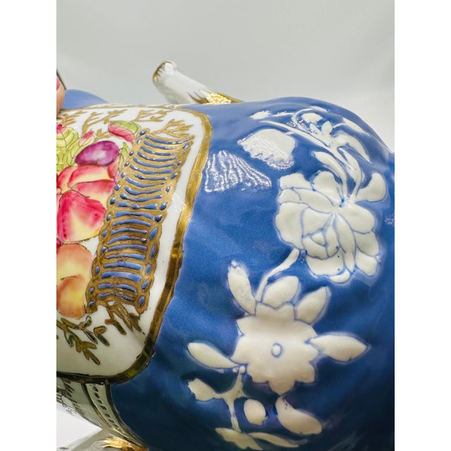 Beautiful colors and design, this 80’s piece is special and will be a nice addition to a collection or a great start for one!