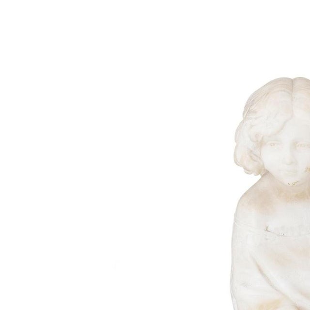 Sculpture - Guglielmo Pugi. Female figure in marble from the early 20th century. Small decorative piece; with signs of use...