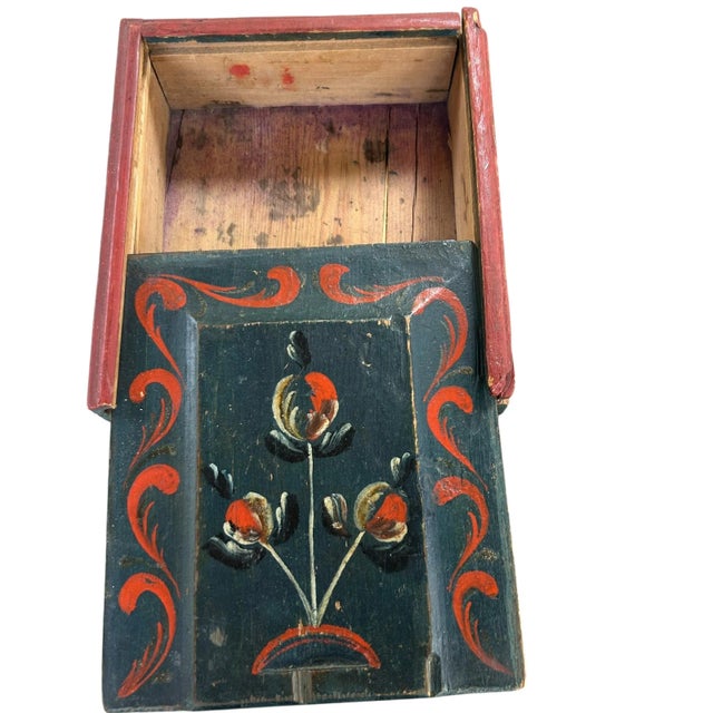 Rustic European Late 18th Early 19th Century Swedish Rosemaling Hand Painted Folk Art Box For Sale - Image 3 of 9