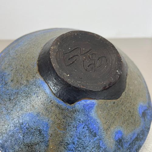 Abstract Ceramic Studio Pottery UFO Vase from Gerhard Liebenthron, 1968 For Sale - Image 17 of 18