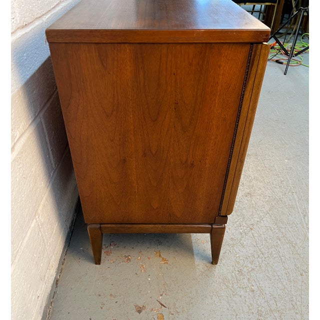 Brown Vintage Mid-Century Walnut Credenza by Bassett For Sale - Image 8 of 17