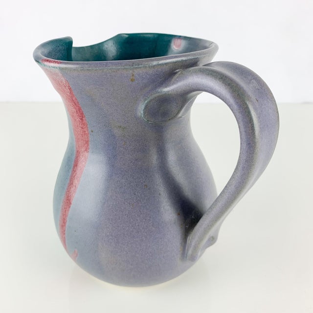 Vintage Bill Tyner Studio Art Pottery Handled Vase Abstract 80s Post Modern For Sale - Image 4 of 7