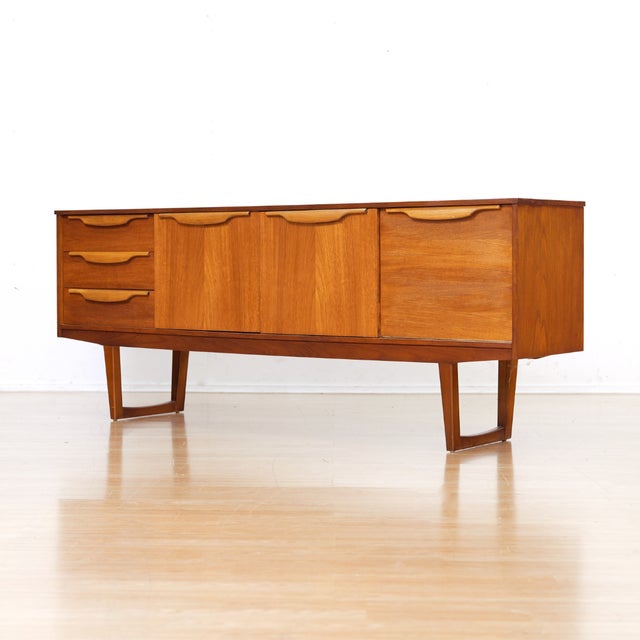 1960s Mid Century Teak Credenza Attributed to Stonehill Furniture For Sale - Image 5 of 10