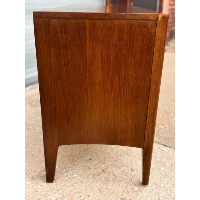 Broyhill Broyhill Emphasis Small 2-Door Cabinet/ Credenza For Sale - Image 4 of 12