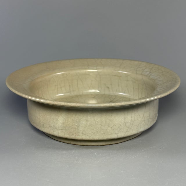 Chinese Antique Chinese Guan‑Style Crackle Glaze Plate For Sale - Image 3 of 9