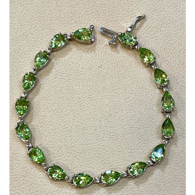Green 15 Carat Genuine Natural Peridot & Diamond Tennis Bracelet 14 Karat White Gold For Sale - Image 8 of 18