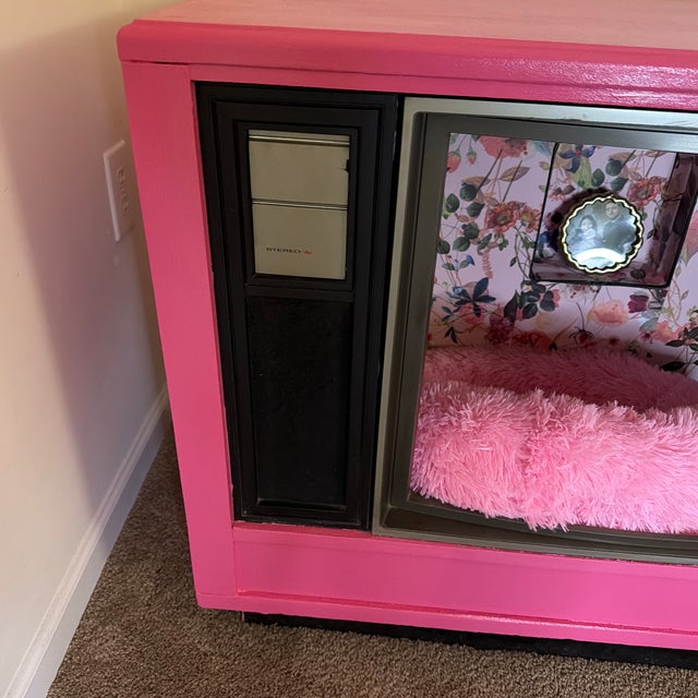 1950s Retro Tv Pet Bed For Sale - Image 9 of 10