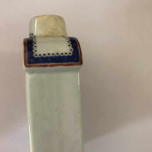 Chinese Late 18th Century Porcelain Chinese Export Armorial Tea Caddy For Sale - Image 3 of 12