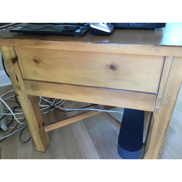 Drexel Heritage Sonora Collection. Exceptional quality, pristine condition end table. Lovely and functional addition to...
