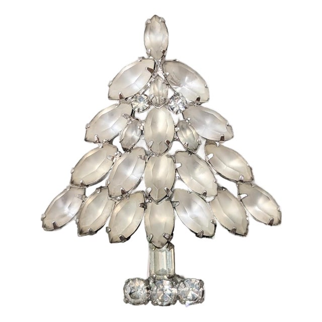 Vintage Signed Napier Book Piece Christmas Tree Frosted White Rhinestone Brooch For Sale