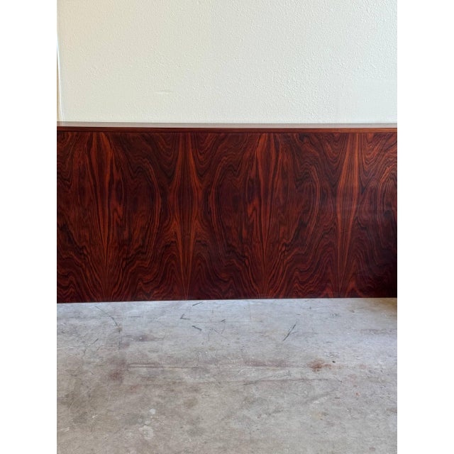 1960s Danish Mid-Century Modern Rosewood King Headboard With Integrated Nightstands by Arne Wahl For Sale In Los Angeles - Image 6 of 11