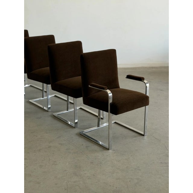 Arm: W22 D25 H36 SW18 SD19 SH19.6 AH24.5 Armless: W19 D24.5 H35 SW18.5 SD19 SH19.5 This set of five dining chairs by Milo...