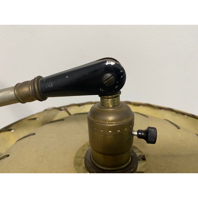 Beige 1950s Atomic Dual-Arm Table Lamp With Fiberglass Shades, Attributed to Majestic For Sale - Image 8 of 10