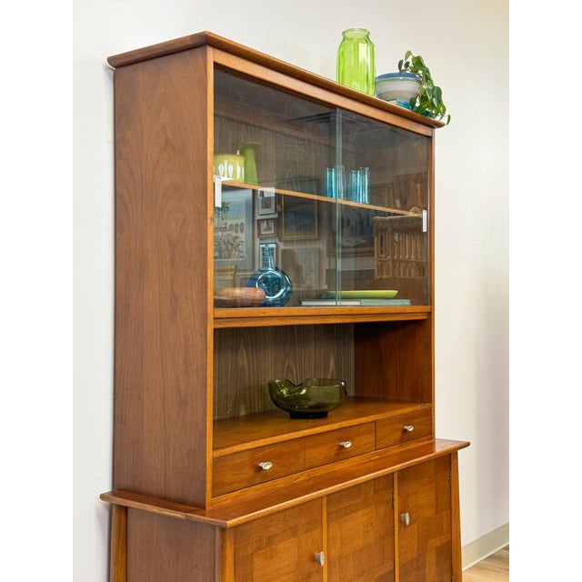 Mid-Century Modern Vintage Hutch by Paine Furniture MCM China Cabinet, Parquet Doors, Glass Sliding For Sale - Image 3 of 18