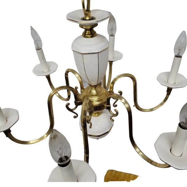 1970s 1970s Vintage Mid-Century Italian Hollywood Regency White and Gold Brass and Ceramic Porcelain Chandelier For Sale - Image 5 of 7