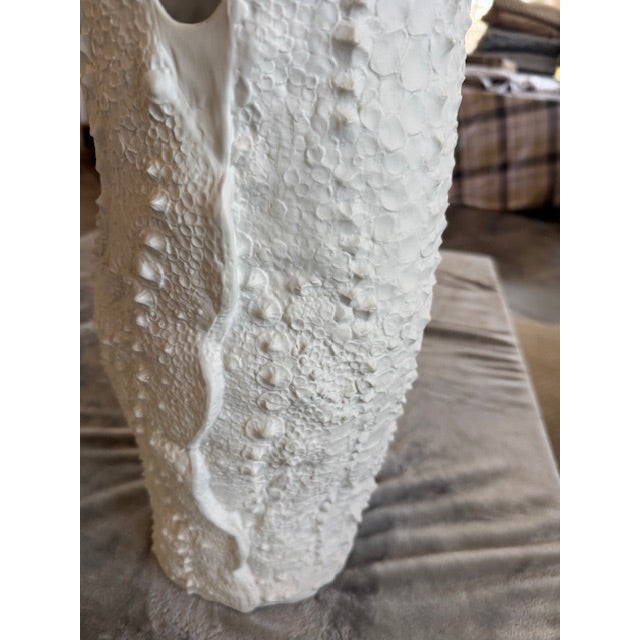 Crocodile Vase Matte White For Sale In Jacksonville, FL - Image 6 of 7