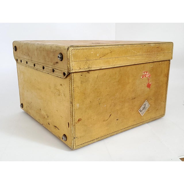 Textile British Vellum 1920s Luxury Steamer Trunk With Provenance. For Sale - Image 7 of 18