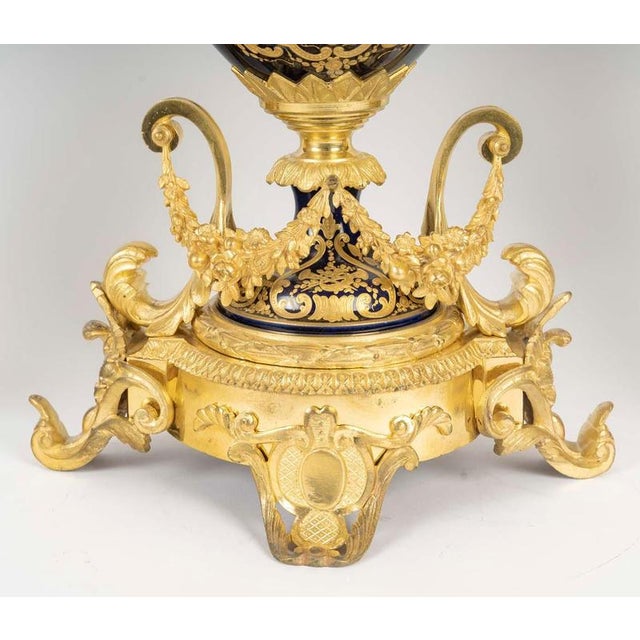 Metal Sèvres Porcelain Mantel Set in Gilded Bronze, 1800s, Set of 3 For Sale - Image 7 of 16