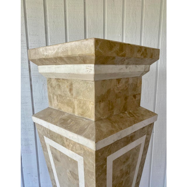 Late 20th Century Tessellated Stone Cream White Modern Pedestal Sculpture Display For Sale - Image 4 of 6