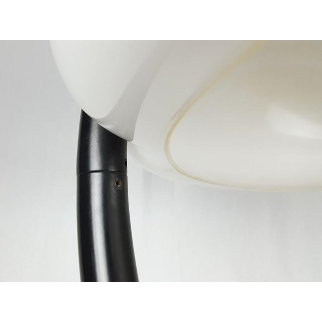 Black Black Metal and White Acrylic Glass Serpente Table Lamp by Elio Martinelli for Martinelli Luce, 1960s For Sale - Image 8 of 15