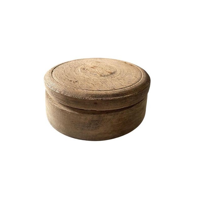 Swedish Wabi-Sabi Oak Lidded Box with Hand-Carved Patina, 1850s For Sale - Image 3 of 10