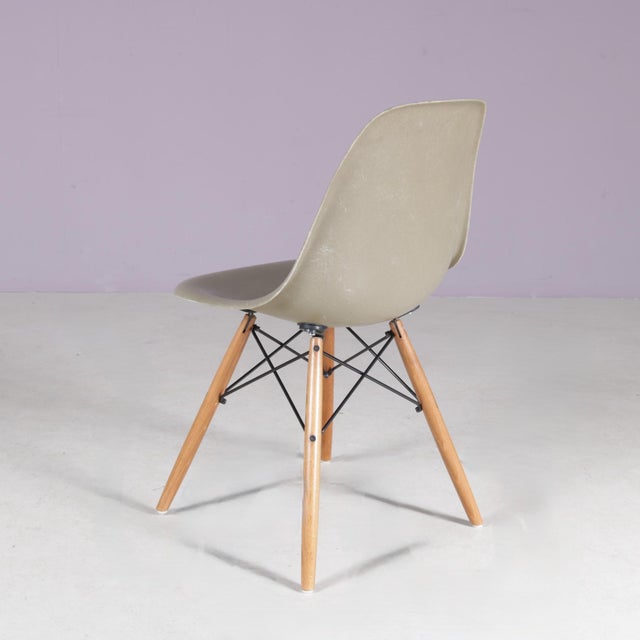 Dining Chairs in Sea Foam Green Fiberglass by Charles & Ray Eames for Herman Miller, USA, 1960s, Set of 4 For Sale - Image 5 of 14