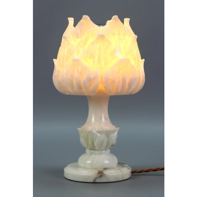 Italian mid-century flower-shaped white alabaster table lamp or mood lamp, from the circa 1950s. Absolutely adorable...