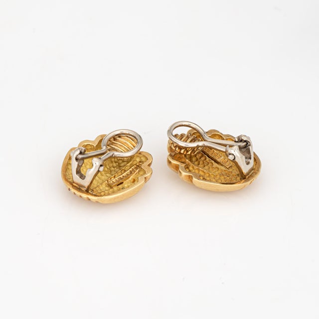 Modern Vintage Tiffany & Co Shell Earrings 18k Yellow Gold Fine Signed Jewelry, A Pair For Sale - Image 3 of 4