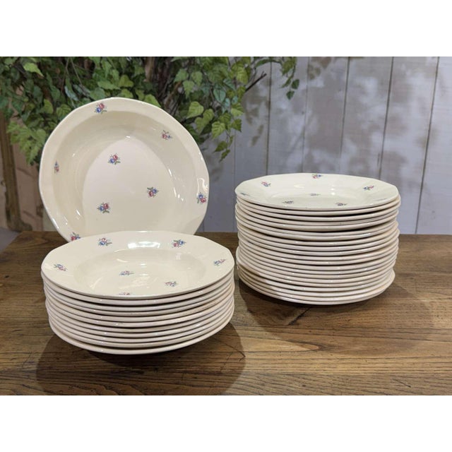 White Earthenware Dinner Service from the Digoin Sarreguemines Factory, Set of 33 For Sale - Image 8 of 8