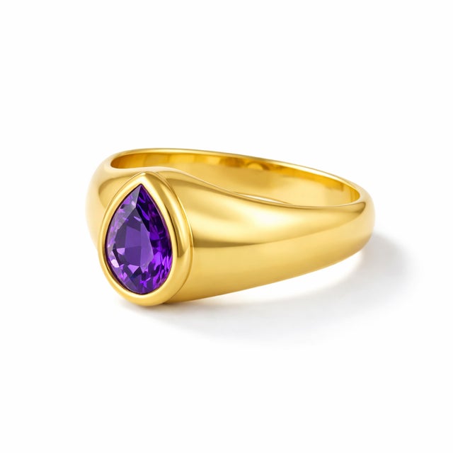✨ Amethyst Signet Ring – Purple Gemstone Gold Statement Ring ✨ This bold amethyst signet ring showcases a rich purple...