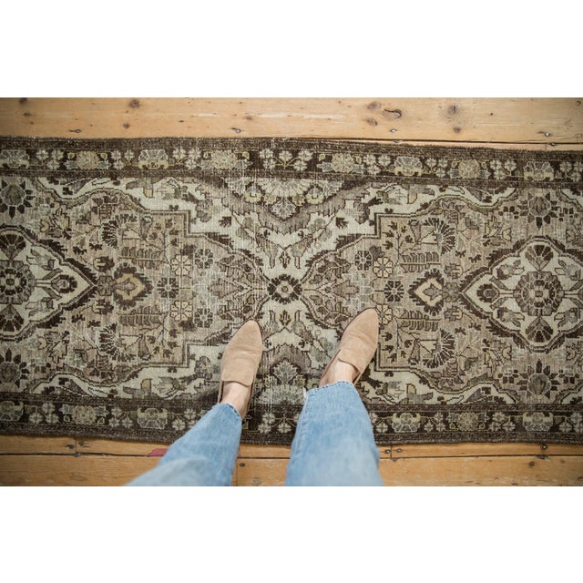 :: Double center medallion with outwardly directed blossoms stemming from a single floral top view, adorned at either end...