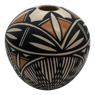 Vintage Pueblo Acoma Seed Pot Signed by Evening Star For Sale