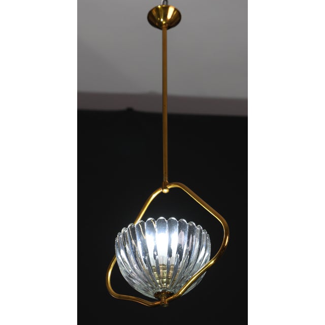 A charming Murano glass pendant light by Barovier & Toso. Manufactured between 1940 and 1950. Brass frame. Height: 65...