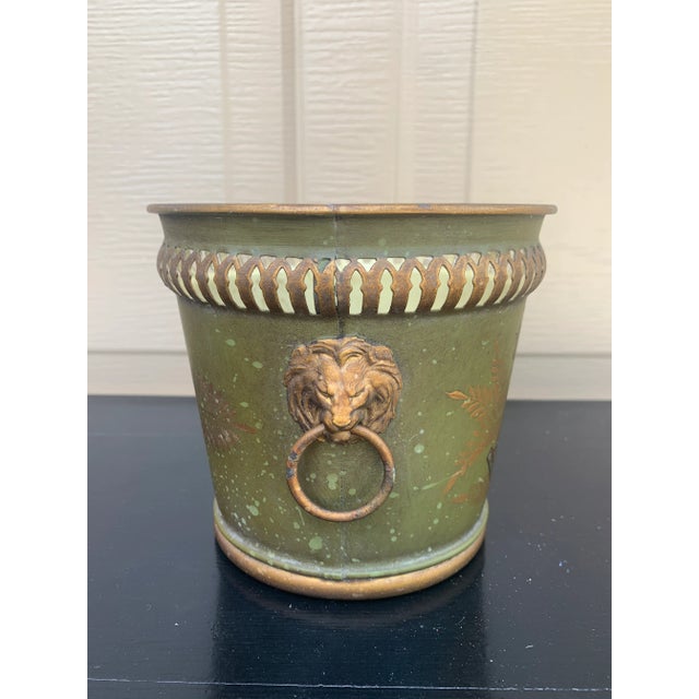 French Green & Gold Tole Cachepot With Lion Head Handles and Pierced Gallery Rim For Sale In South Bend - Image 6 of 8