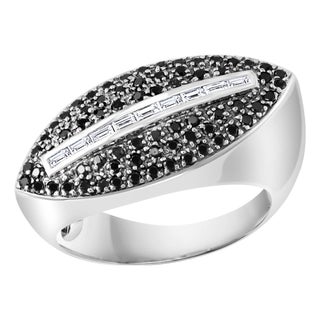 0.8 Carat Black and White Diamond Ring 18 Karat White Gold, Size 7 For Sale