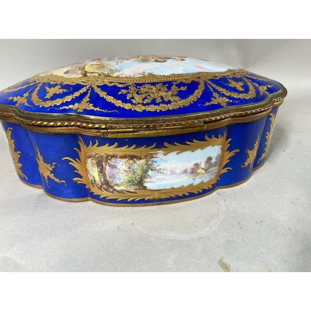 Manufacture de Sevres 19thC French Sèvres Blue Porcelain Gilt Gallant Scene Box For Sale - Image 4 of 18