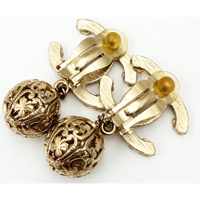 2010s Chanel Light Gold Clover 5 CC Filigree Ball Dangle Large Clip on Earrings, A Pair For Sale - Image 5 of 6